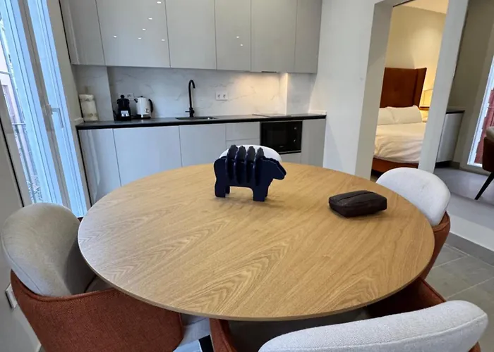 Navas 201 Elegant Suite